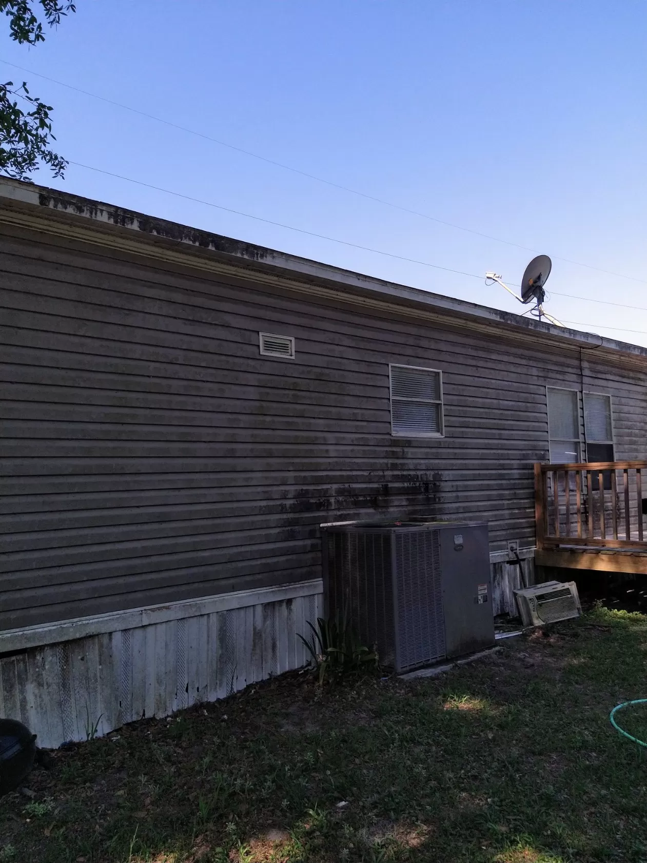 House Washing in Crescent, FL Image